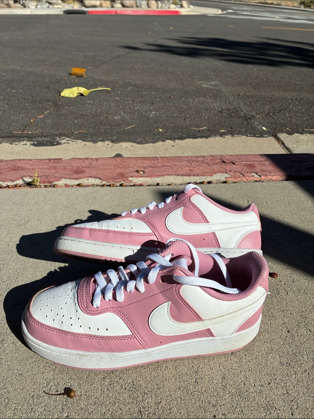 Nike Women's Low-Top Sneakers in Pink and White Two-Tone